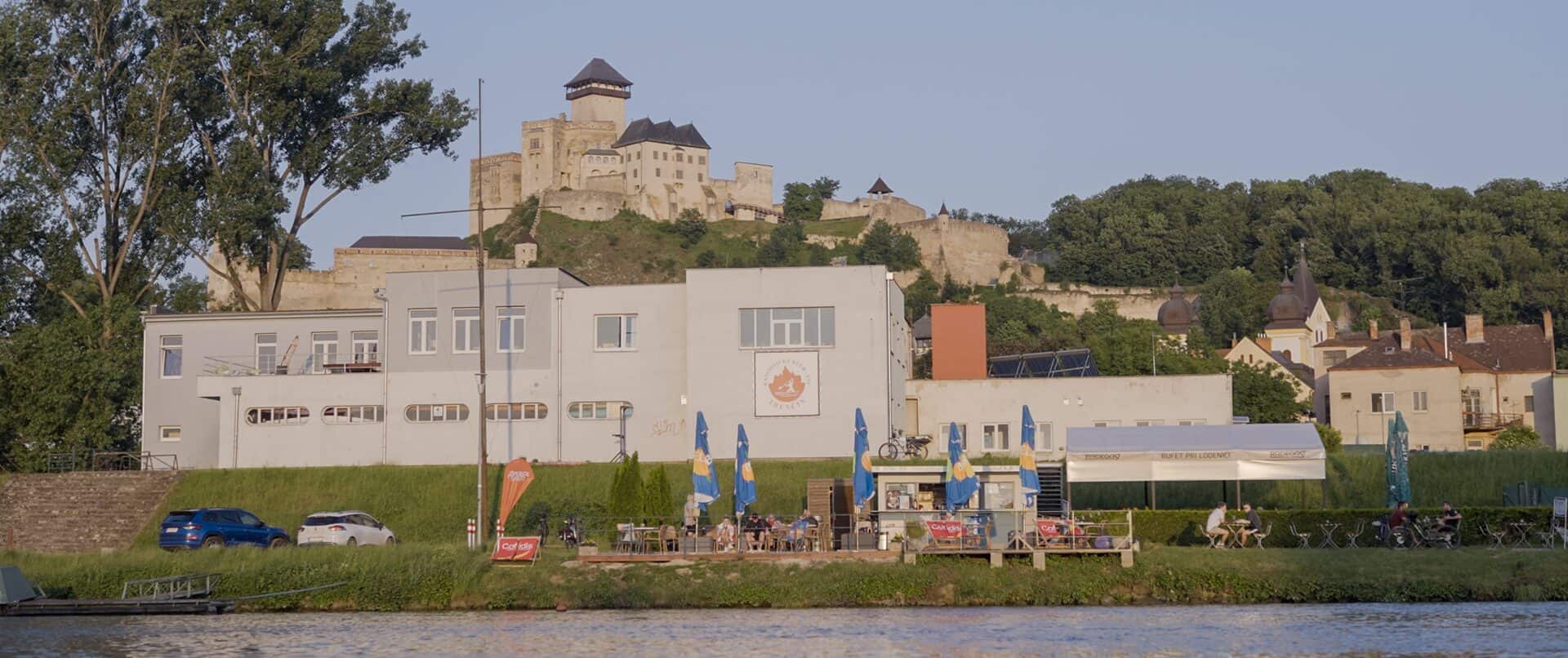 Trenčiansku lodenicu čaká nezvyčajná svetelná šou: Laserová projekcia rozžiari Ostrov už tento víkend
