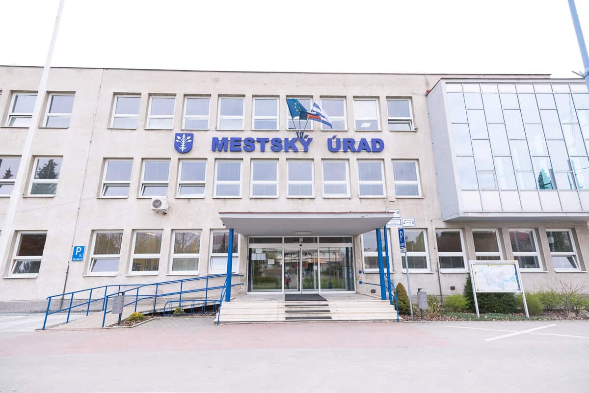 Dôležité upozornenie: Mestský úrad a viaceré inštitúcie v Dubnici nad Váhom budú v piatok zatvorené