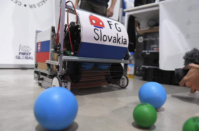 Slovenskí stredoškoláci zabojujú s vlastným robotom na svetovej súťaži v Panama City