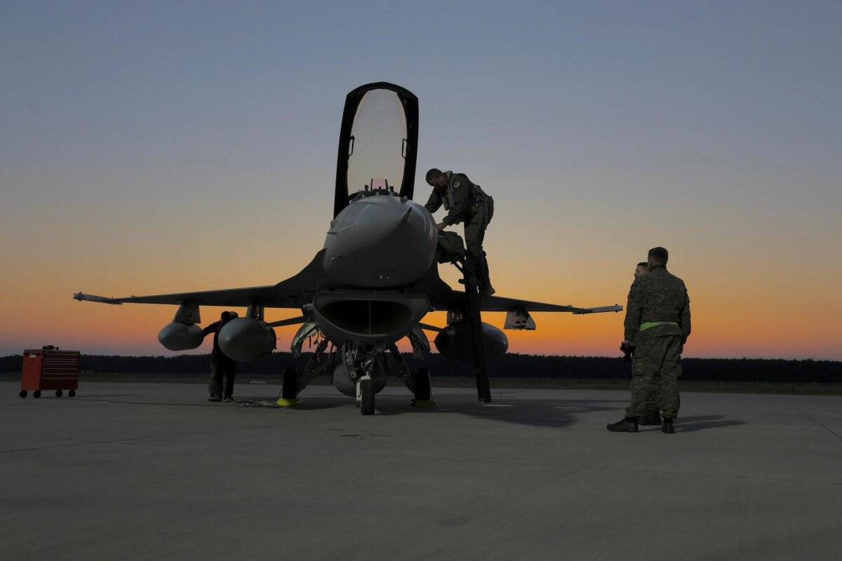 FOTO Na Slovensko dorazili ďalšie stíhačky F-16: Koľko ich už máme celkovo?