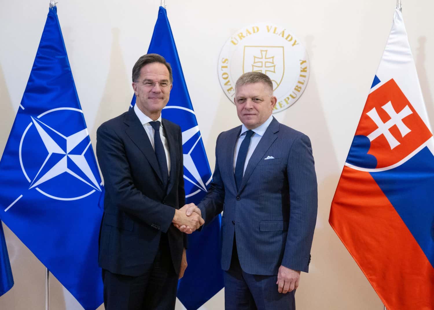 Premiér Fico žiada NATO o posilnenie protivzdušnej obrany Slovenska: Rutte reagoval na stretnutí v Bratislave