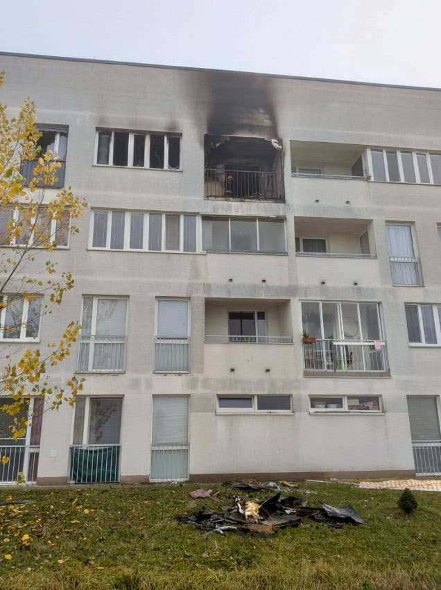 Mesto Senica postupne renovuje bytový dom, ktorý v novembri zničil požiar