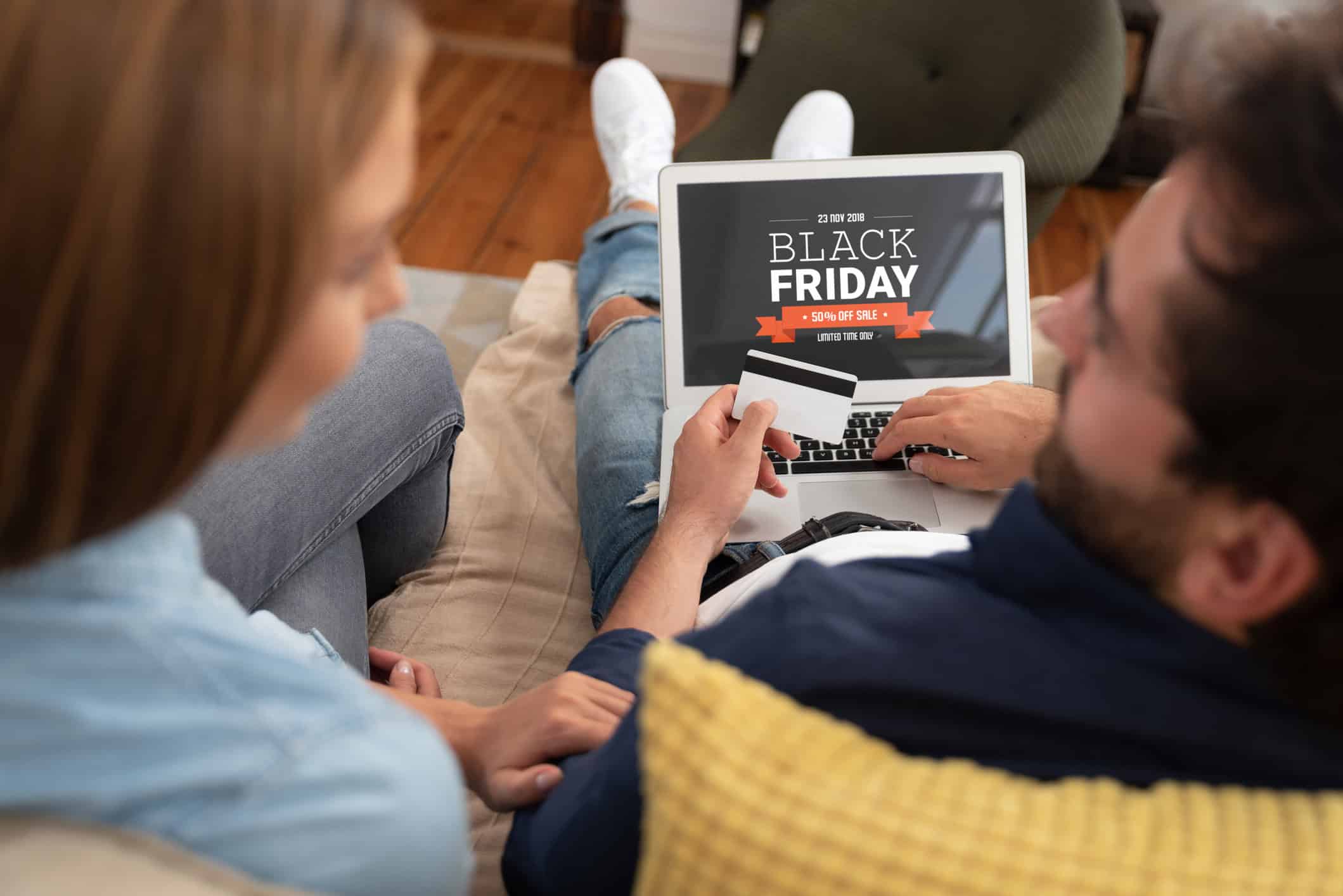 Polícia varuje pred podvodmi počas Black Friday: Ako spoznať falošné e-shopy a neprísť o peniaze?