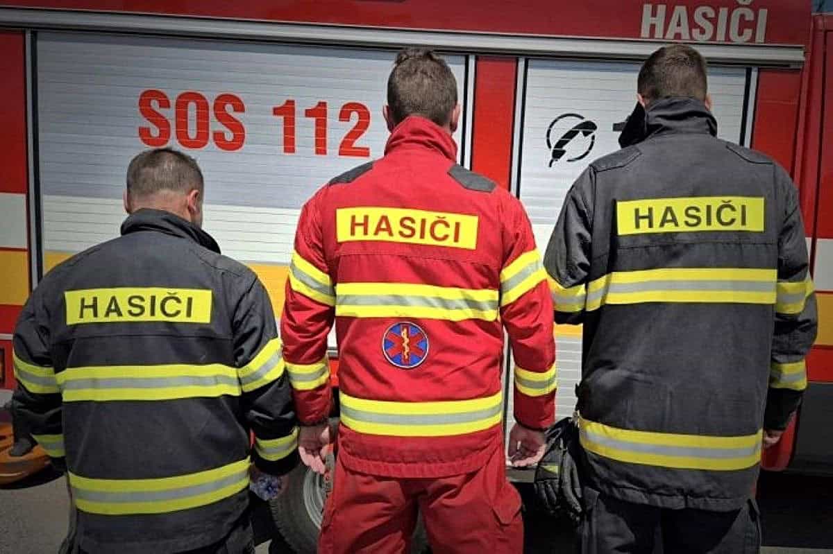 Požiar auta na diaľnici D1 pri Považskej Bystrici: Zásah hasičov, príčiny vyšetrujú