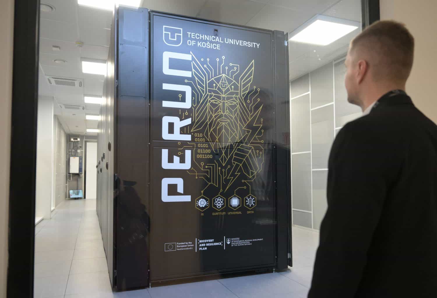 Historický míľnik: V Košiciach spustili prvý slovenský superpočítač Perun, mení výskum aj priemysel