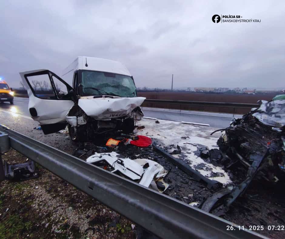 AKTUÁLNE STRAŠNÁ ZRÁŽKA na hlavnom ťahu: Vodiči ostali zakliesnení, hlásia obeť