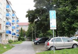 Prievidza zareagovala na požiadavky obyvateľov: Na Urbárskej ulici pribudnú nové ekologické parkoviská