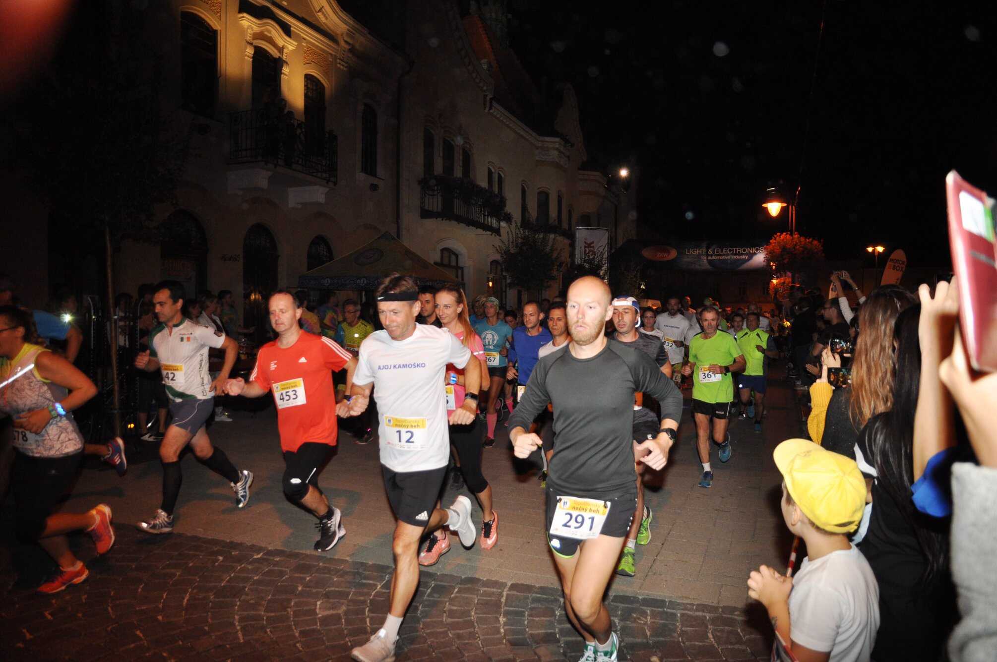 Večerný Nitra Night Run už čoskoro: Stovky bežcov ovládnu centrum mesta a prinesú energiu i hudbu