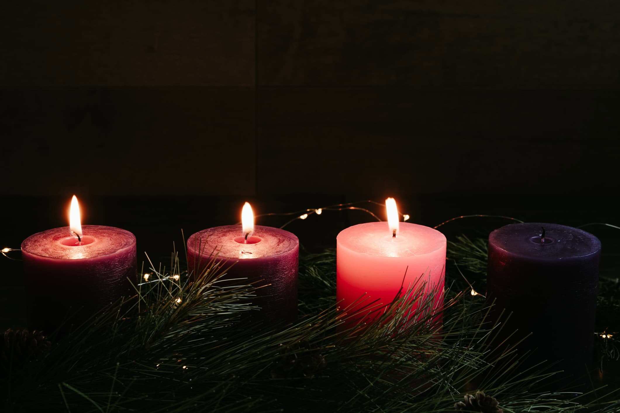 Kresťania na Slovensku dnes slávia tretiu adventnú nedeľu: Symbol radosti pred Vianocami
