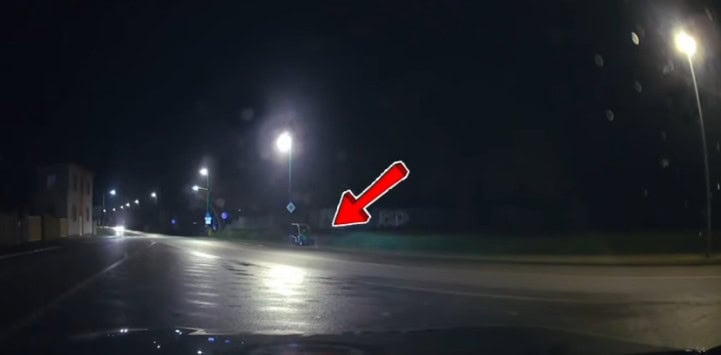 VIDEO Opitý muž sa v Rusovciach vozil na golfovom vozíku: Polícia ho zadržala a skončil v cele