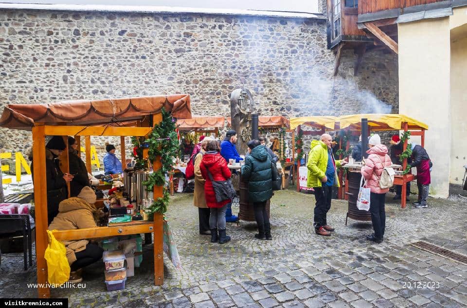 V Kremnici štartujú Vianočné mini trhy: Benefičný punč, hudba aj darčeky v historickom centre