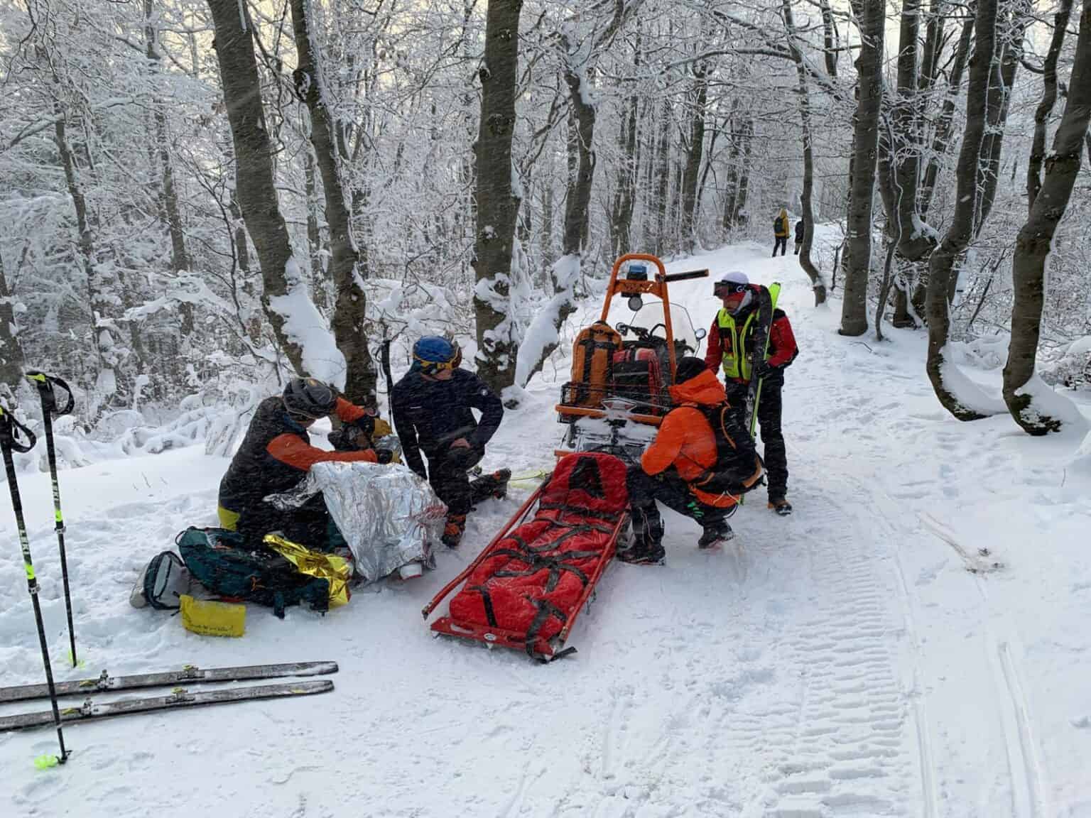 Skialpinistka (52) sa pod Veľkou Račou zranila pri páde – zasahovali horskí záchranári