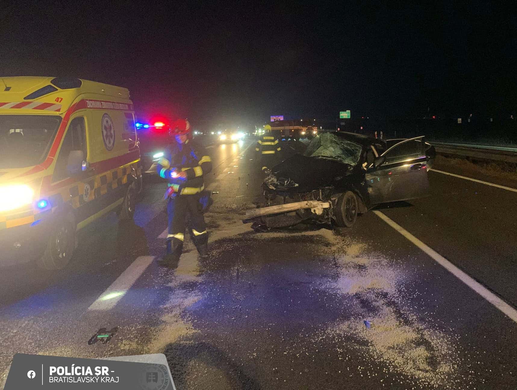 AKTUÁLNE Vážna nehoda na D2: Traja zranení, úsek je neprejazdný