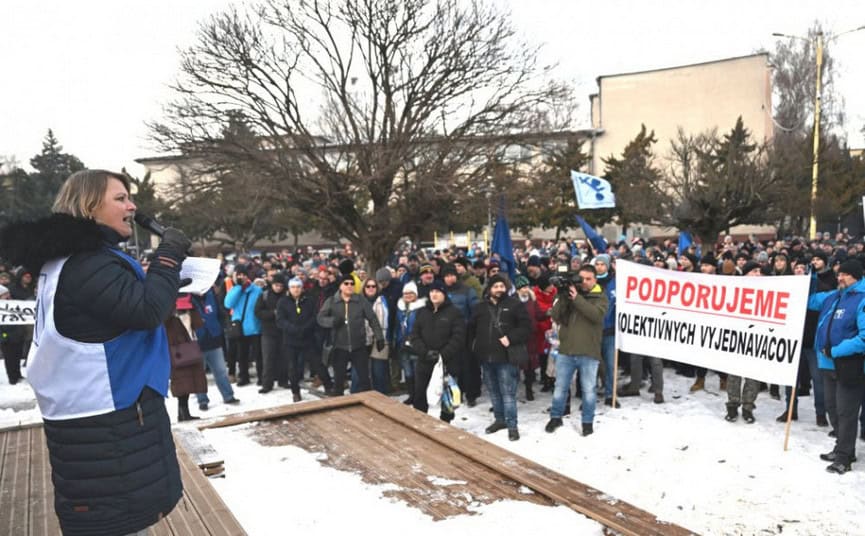 PROTEST v jednej z najväčších firiem Slovenska: Stovky ľudí vyšlo do ulíc