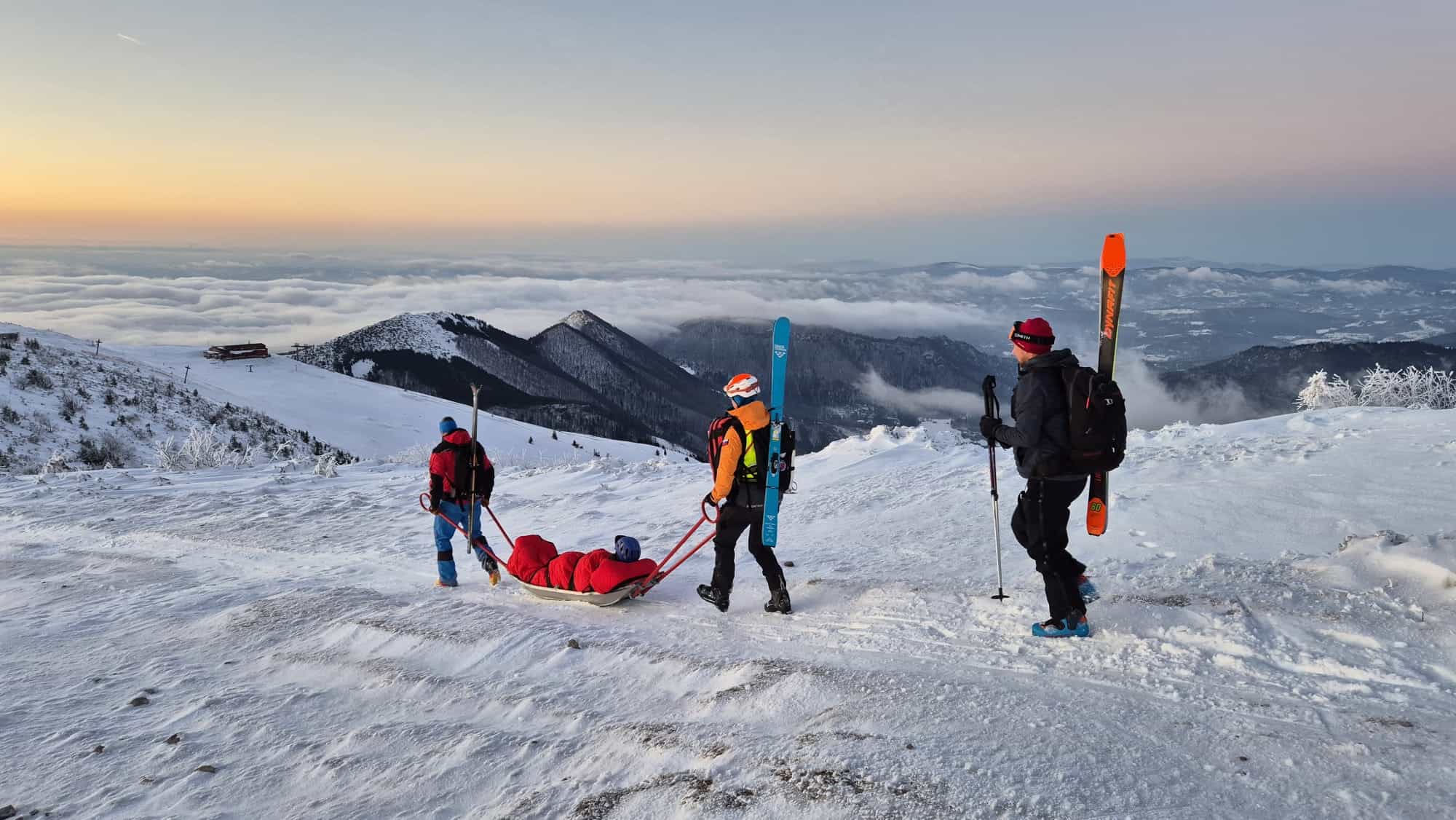 Skialpinista sa zranil pri páde v Malej Fatre: Zachraňovali ho horskí záchranári FOTO