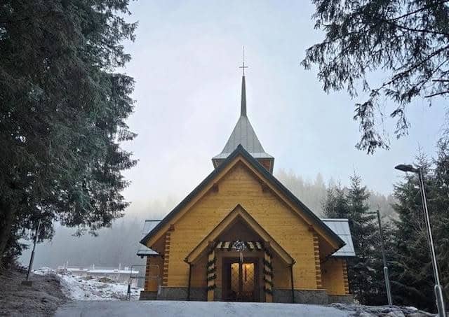 V Demänovskej Doline otvorili nový ekumenický kostol: Spája veriacich a láka turistov