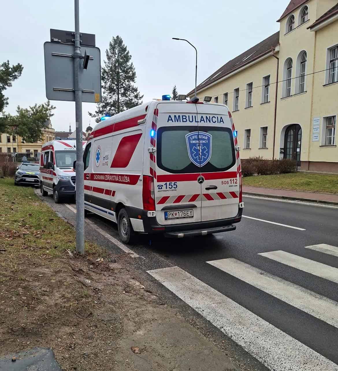 MIMORIADNE Streľba v škole na západe Slovenska: Hlásia ranených