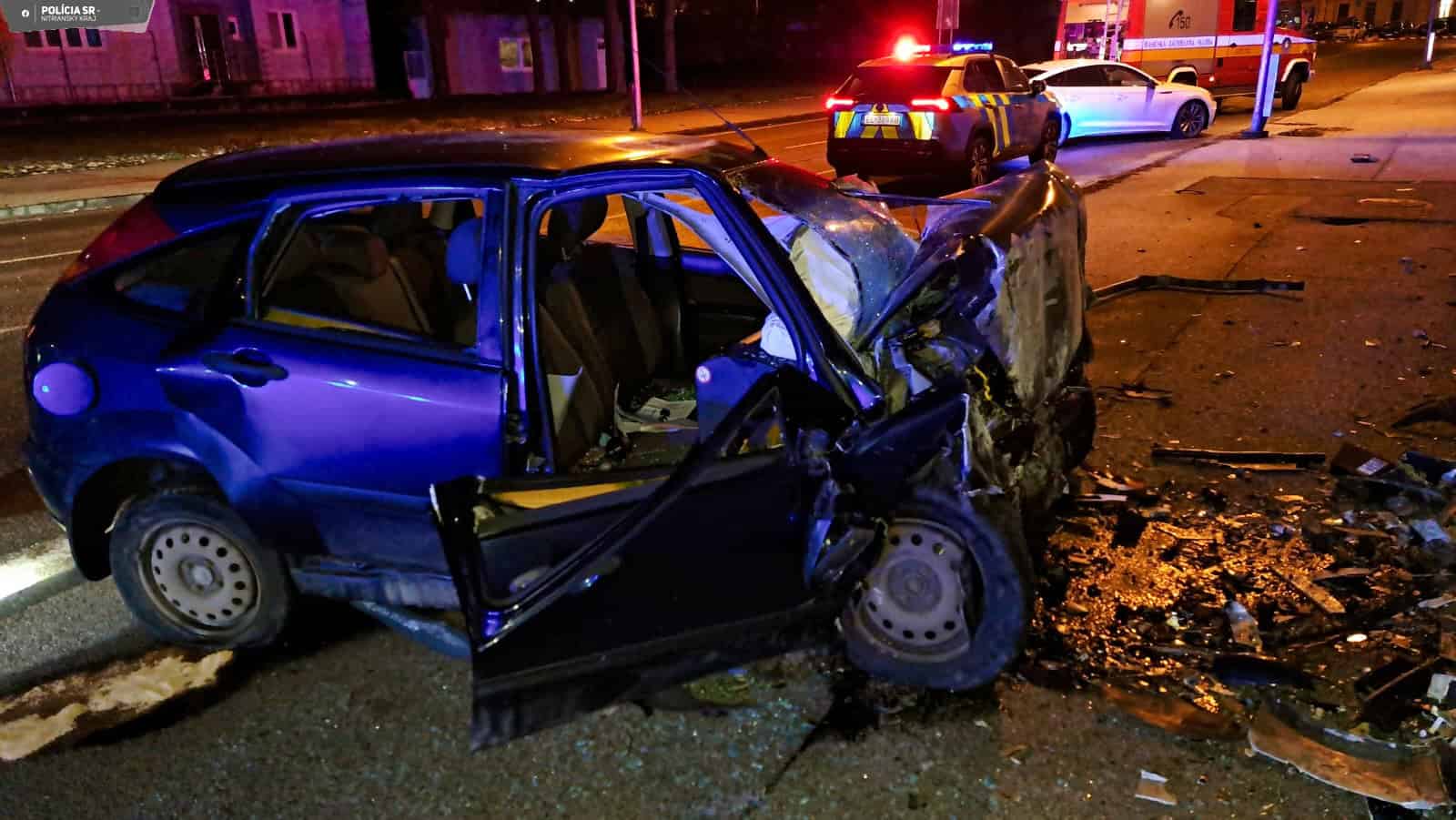 Tragédia v Nitre: Vodič narazil autom do domu a na mieste zomrel, polícia vyšetruje príčinu nehody