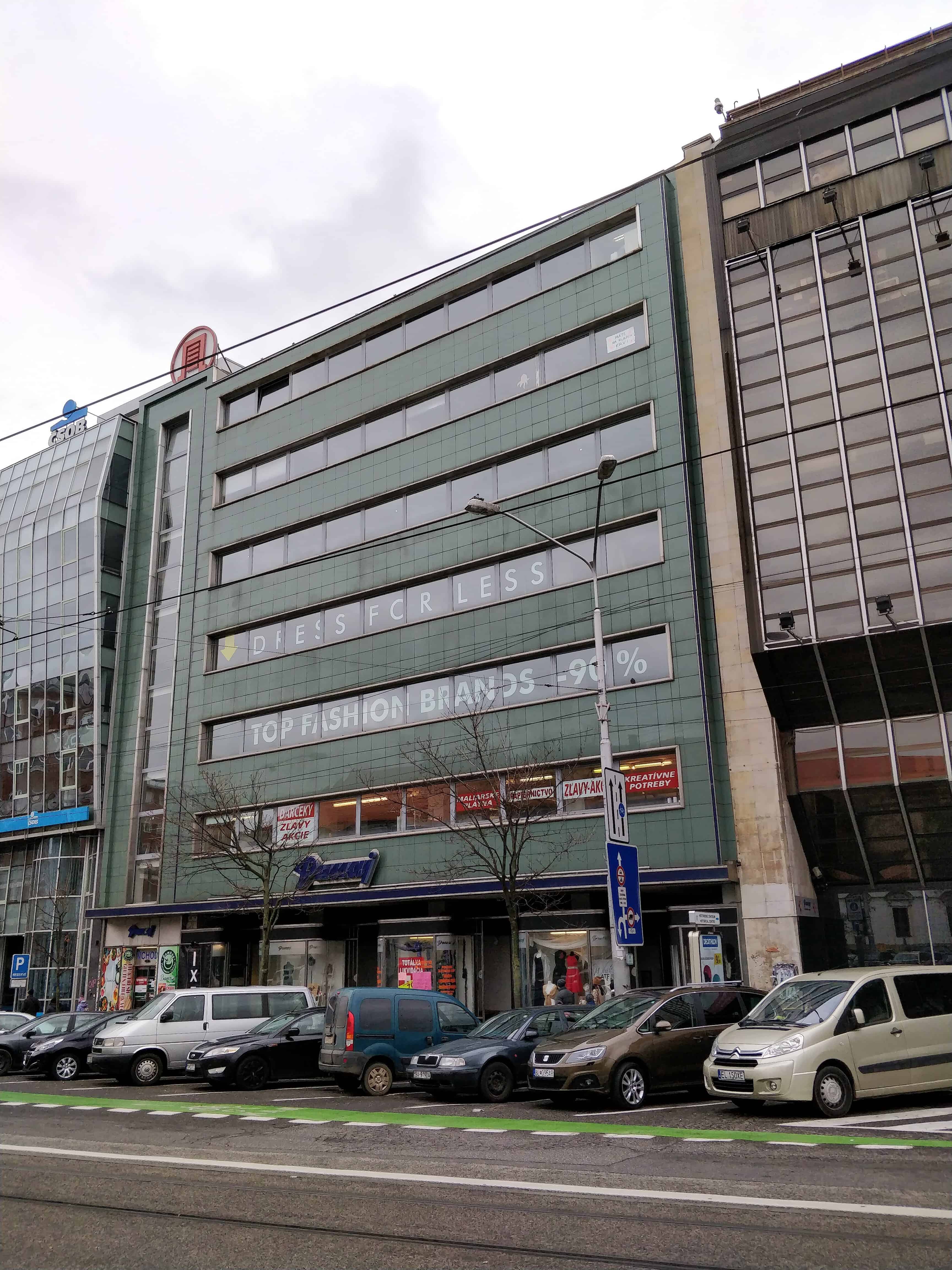 Rekonštrukcia OD Dunaj v centre Bratislavy pokračuje – pozrite, čo sa už podarilo obnoviť