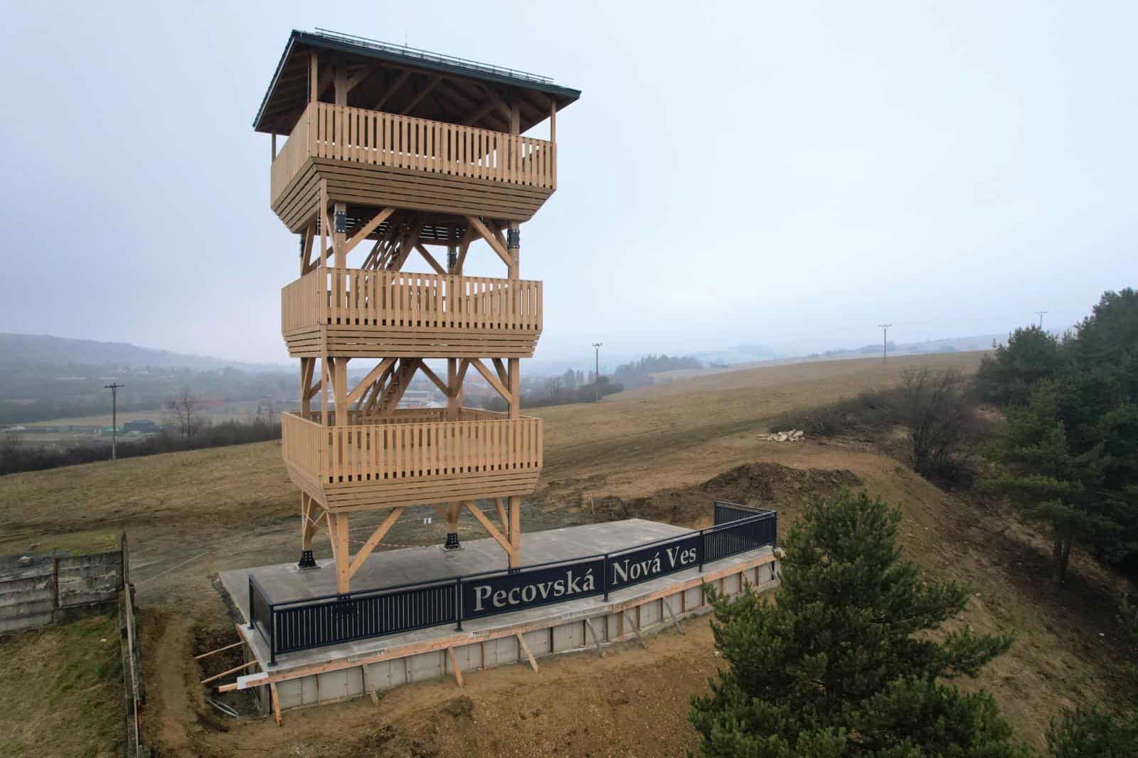 Nová rozhľadňa v Pečovskej Novej Vsi: Výhľad na Tatry aj Čergov, prístup pre turistov i cyklistov