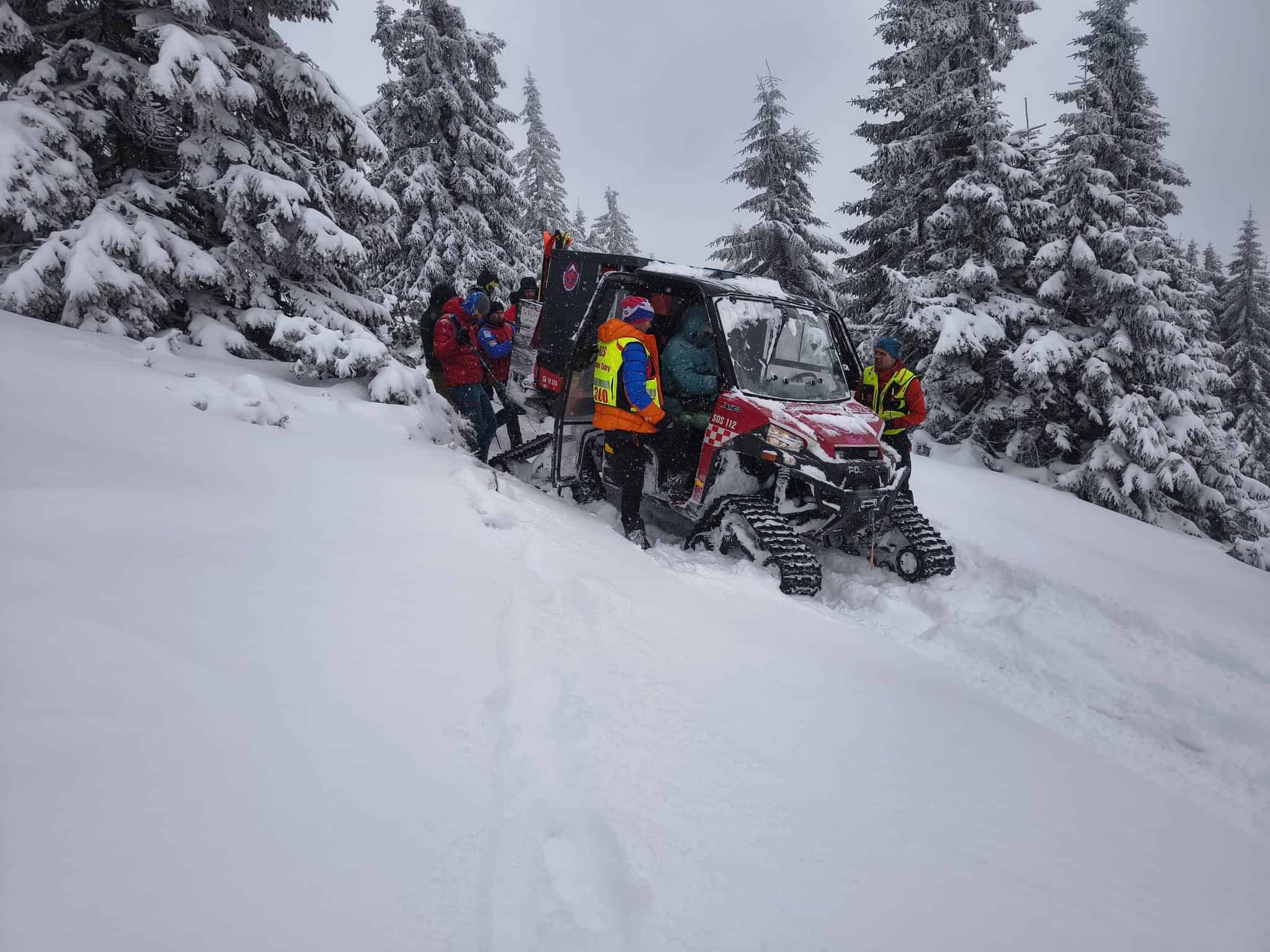 Dráma pod Babou horou: Horskí záchranári pomáhali vyčerpanému poľskému turistovi v kosodrevine
