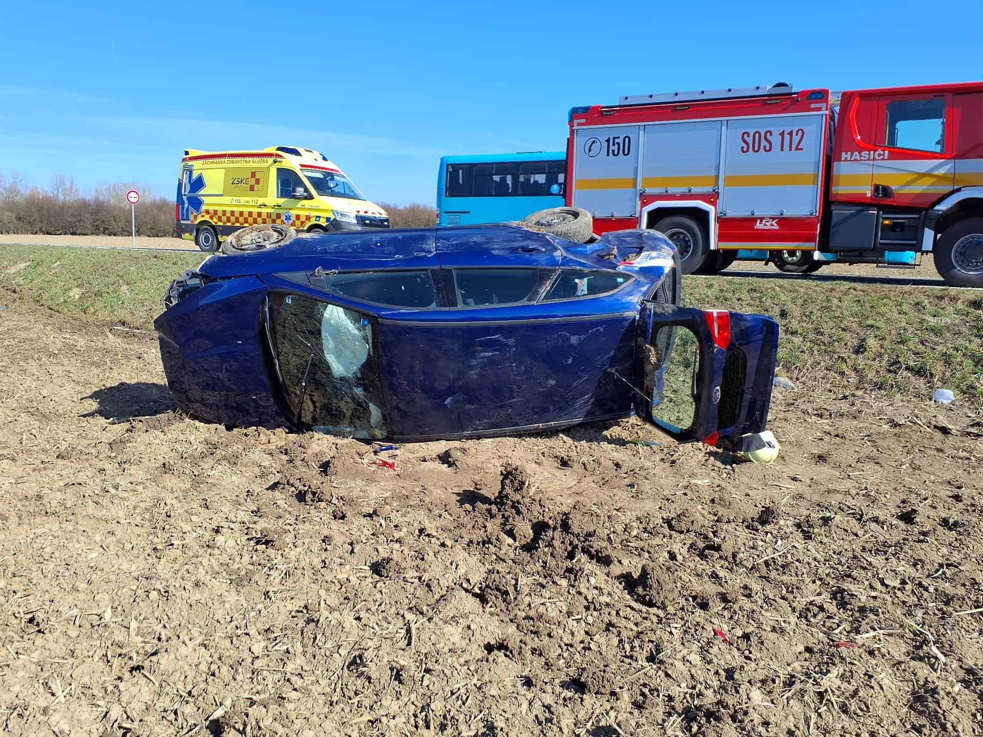 AKTUÁLNE Ťažká nehoda: Vyslali záchranárov, hlásia zakliesnených a ranených ľudí FOTO