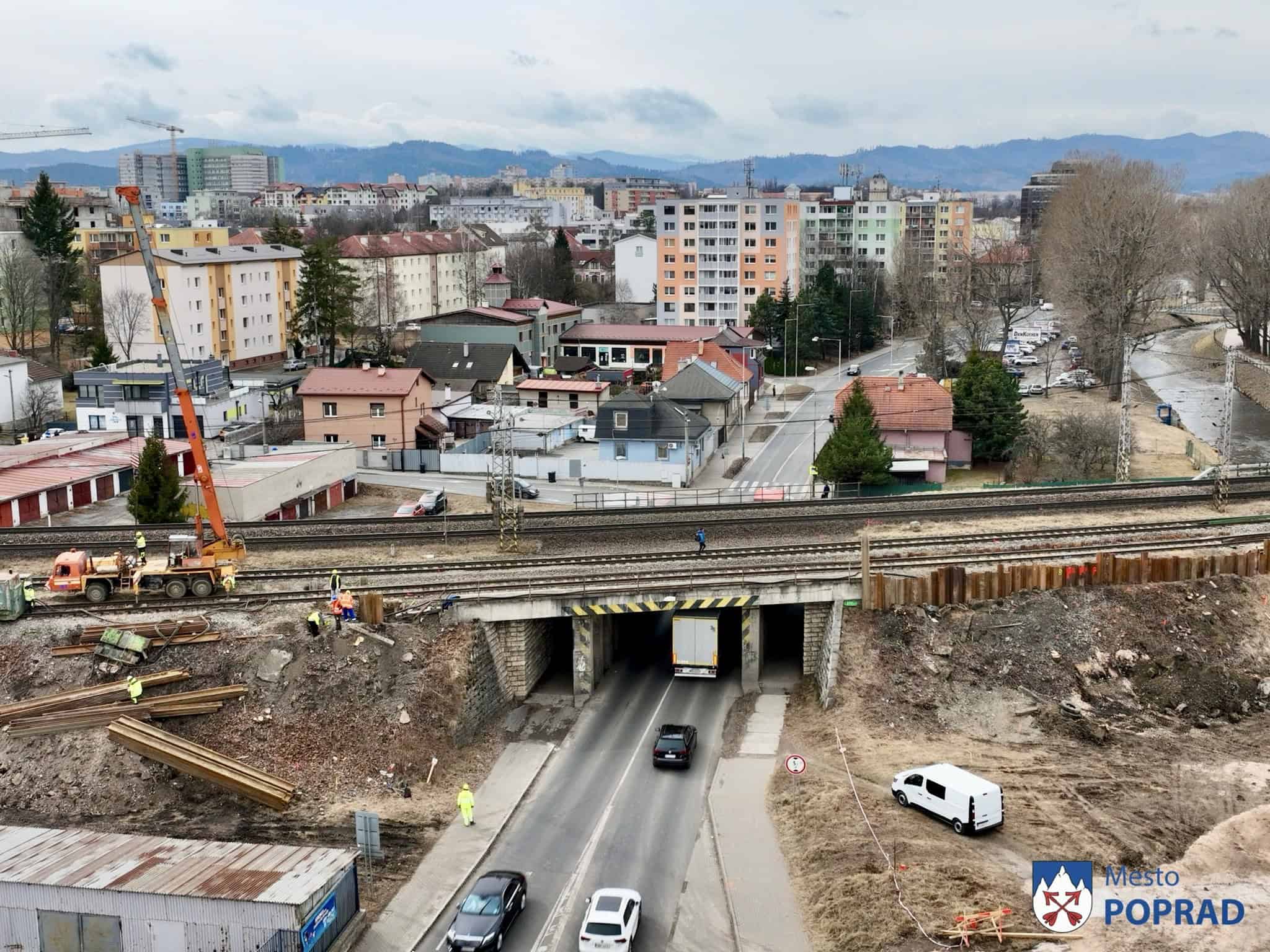 Poprad: Pre uzavretý podchod musia chodci obchádzať cez nocľaháreň, cesta sa predĺži