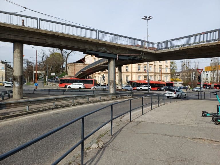 nehoda autobusov