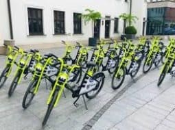 Trnava spúšťa novú sezónu bikesharingu: Elektrobicykle už od utorka, prichádzajú aj novinky