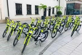 Trnava spúšťa novú sezónu bikesharingu: Elektrobicykle už od utorka, prichádzajú aj novinky
