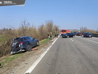 AKTUÁLNE FOTO Vážna nehoda na D1: Kolóna má až 4 km, zasahujú záchranné zložky