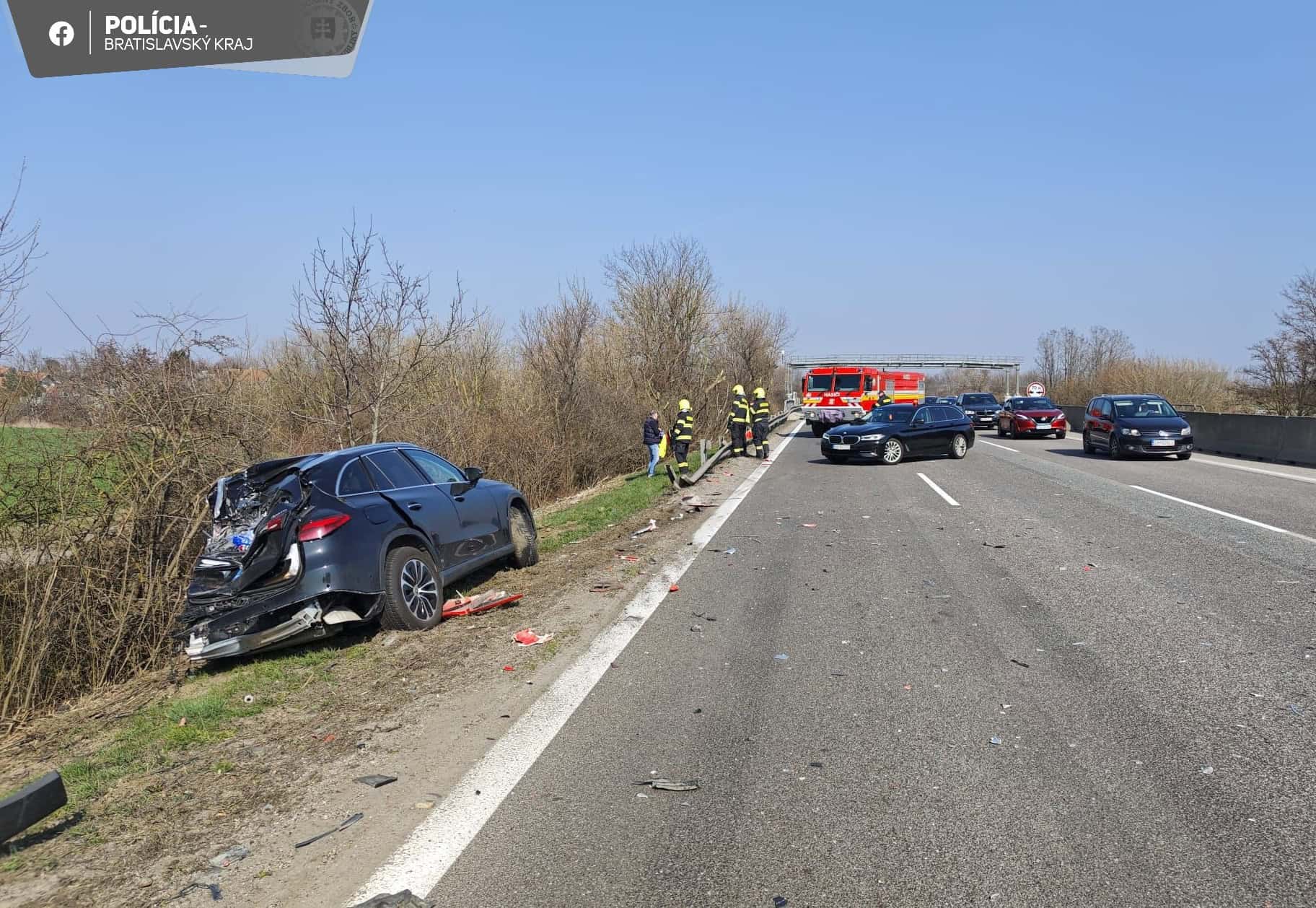 AKTUÁLNE FOTO Vážna nehoda na D1: Kolóna má až 4 km, zasahujú záchranné zložky