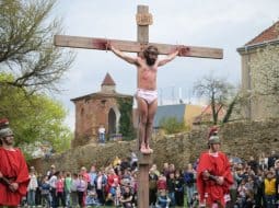 Veľký piatok na Slovensku: Kresťania si pripomínajú utrpenie a smrť Ježiša Krista, platí prísny pôst