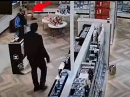Polícia pátra po zlodejovi parfumov z bratislavského nákupného centra – škoda vyše 1300 eur, zverejnili video