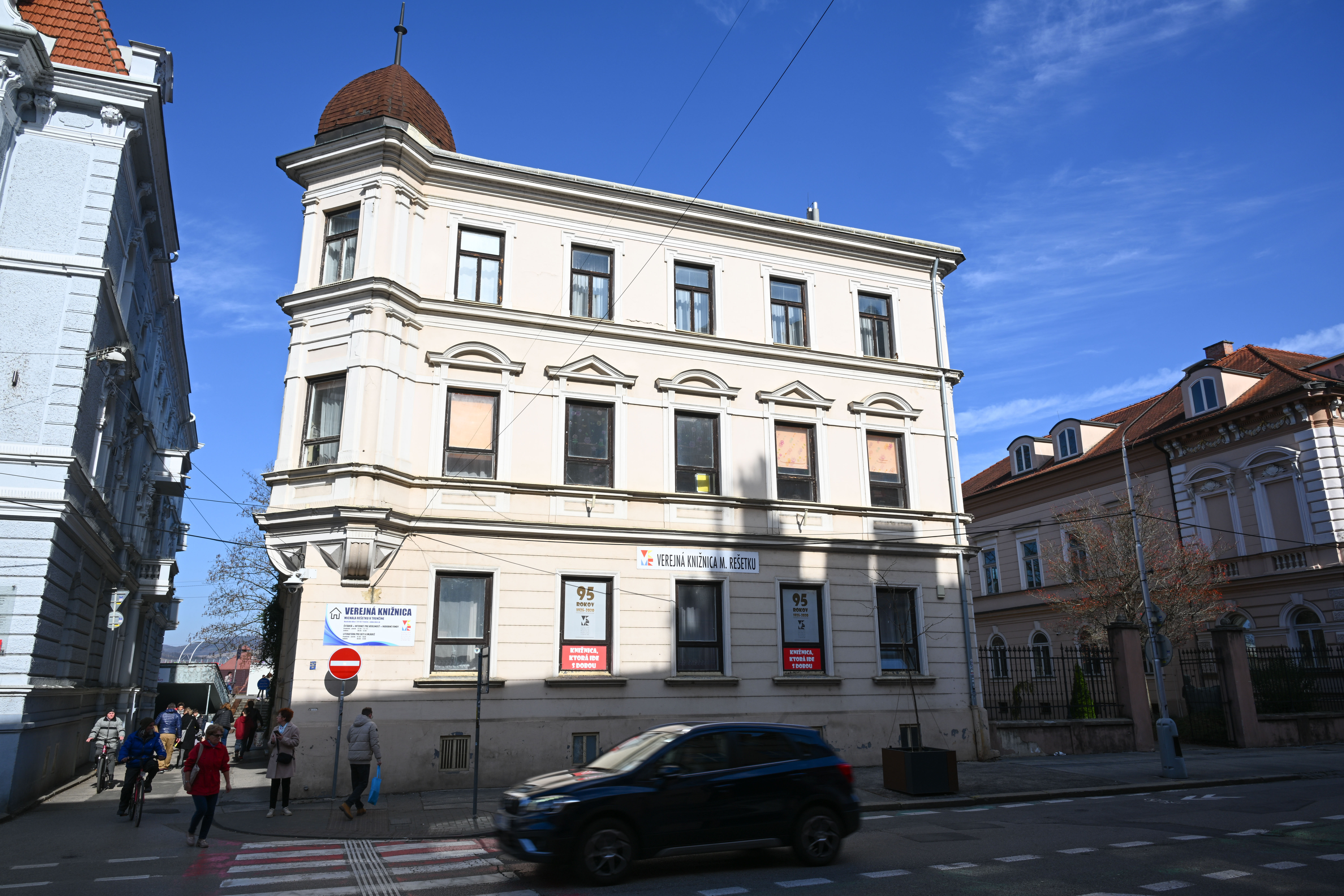 Rekonštrukcia Verejnej knižnice Michala Rešetku v Trenčíne finišuje: Otvorenie už na jeseň