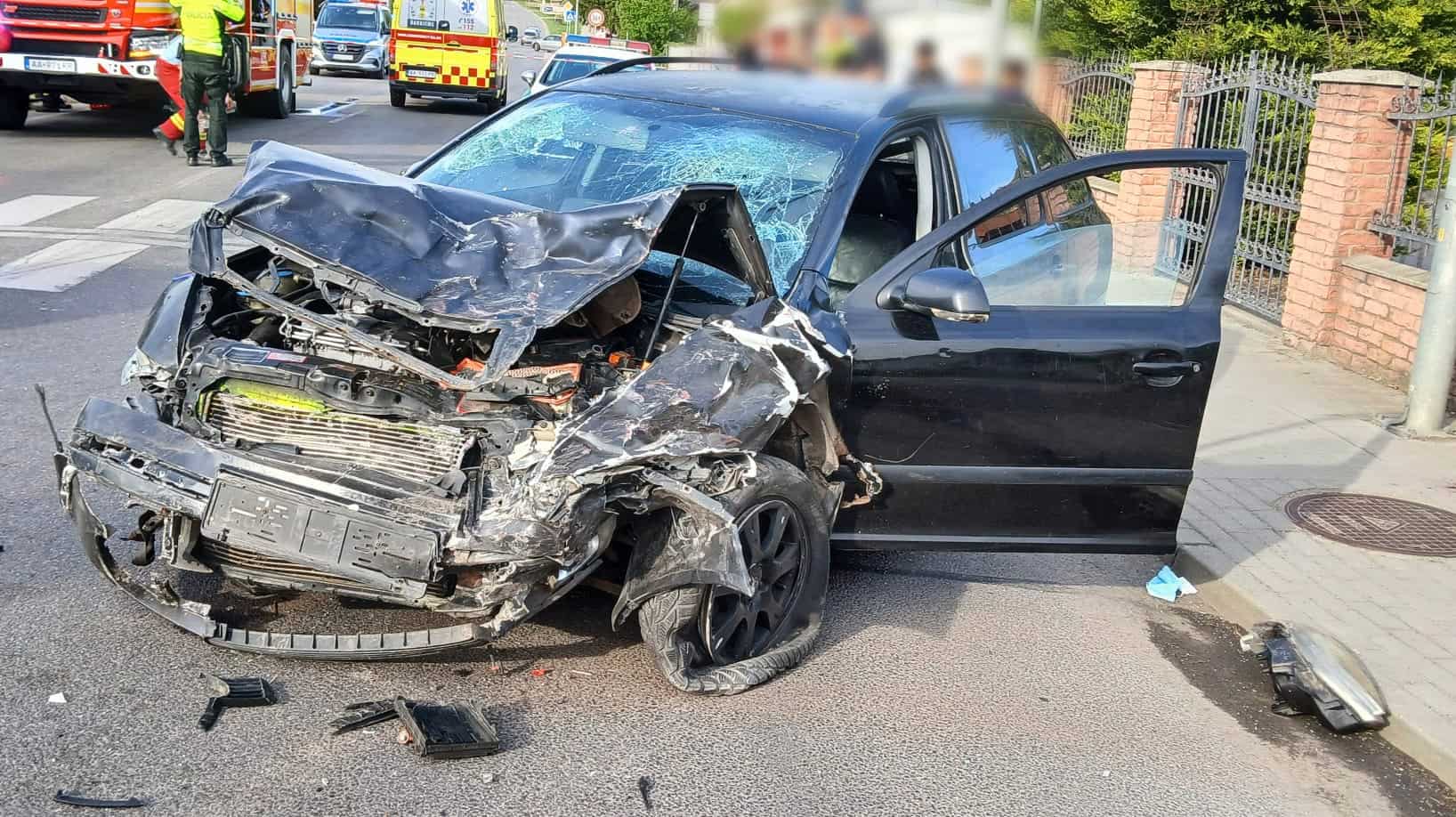 AKTUÁLNE STRAŠNÁ NEHODA   Hlásia obeť a 5 ranených, zasahoval aj vrtuľník! FOTO z miesta tragédie