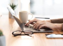 Dobrovoľníčka z východu pomáha pátrať po nezvestných: Analyzuje sociálne siete a zachraňuje životy
