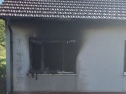 Tragický požiar rodinného domu si vyžiadal obeť a spôsobil škodu 150 000 eur
