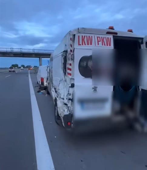 OBROVSKÁ TRAGÉDIA pri PRÁCI: Išiel pomôcť vodičovi v núdzi, obaja zomreli! Zo SLOV kolegov trhá srdce