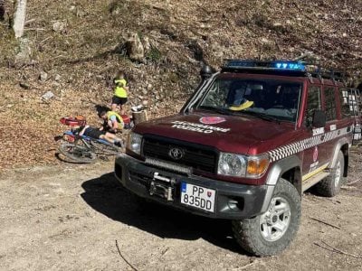 Poľský cyklista utrpel vážne zranenia na Kysuciach, zasahovali horskí záchranári