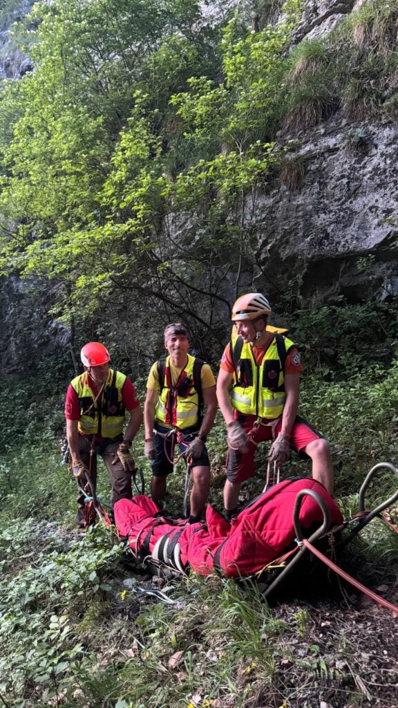 Dráma pri Višňovom: Horskí záchranári zachraňovali turistu s vážnymi zraneniami nôh