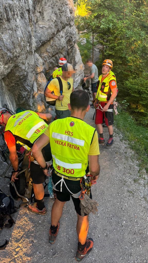 Dráma v Lúčanskej Malej Fatre: Muža zasypala zem vo výkope, zasahovali všetky záchranné zložky