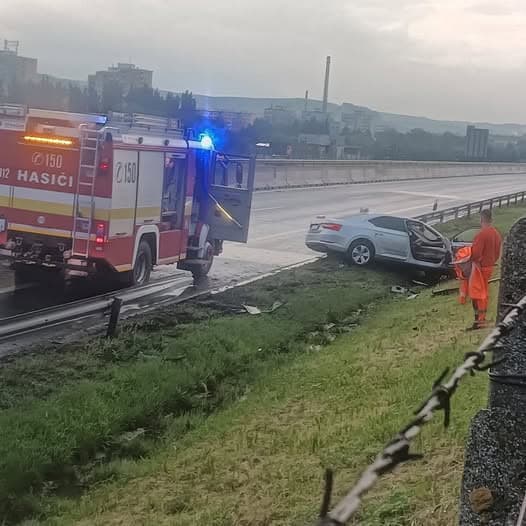 AKTUÁLNE TRAGICKÁ NEHODA na diaľnici: Vodička neprežila, ďalšia osoba bojuje o život! Mrazivé FOTO nešťastia