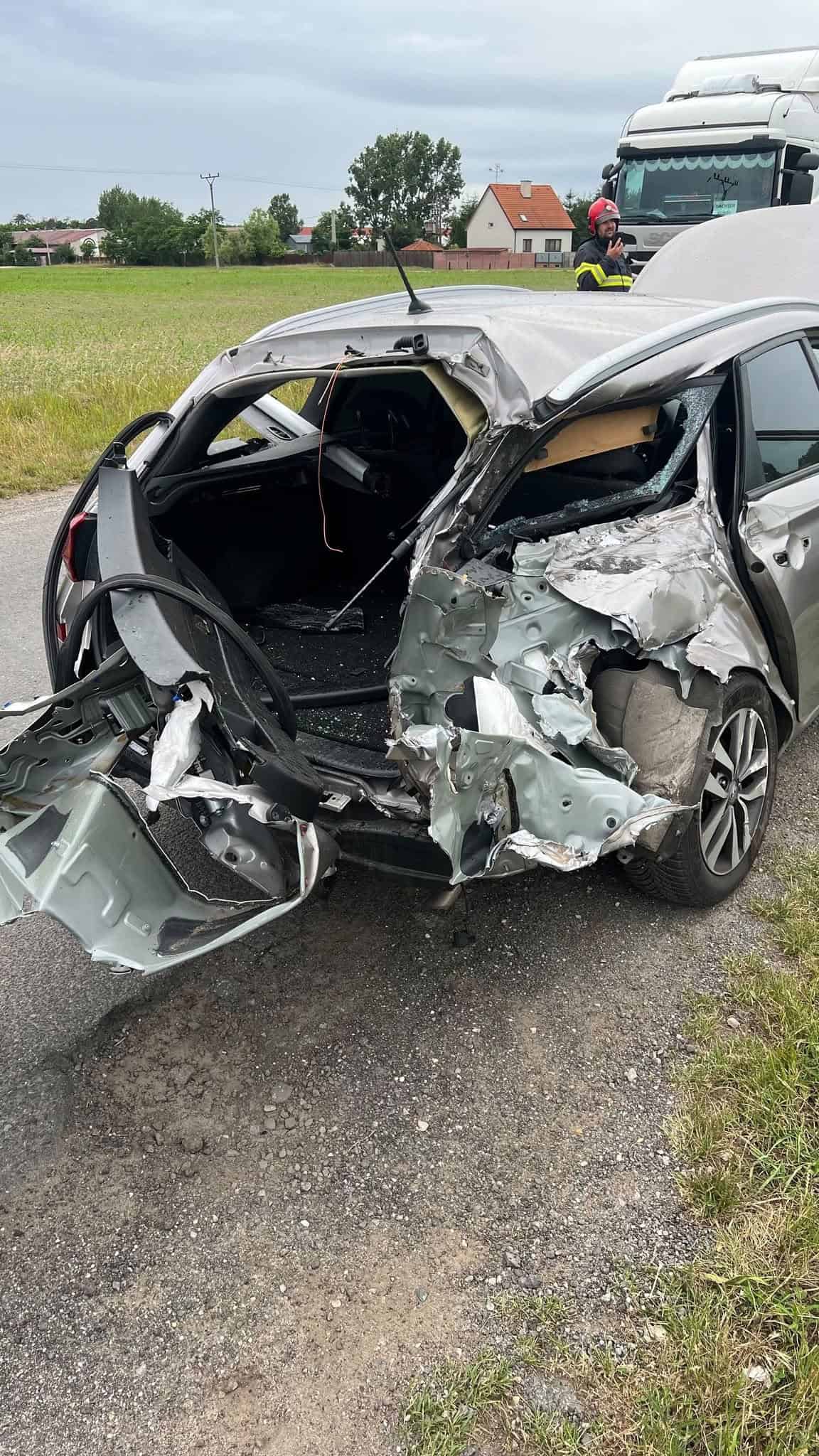 AKTUÁLNE HROZNÁ ZRÁŽKA NA ŽELEZNICI Vlak sa zrazil s autom! Mrazivé FOTO: Zasahujú záchranné zložky