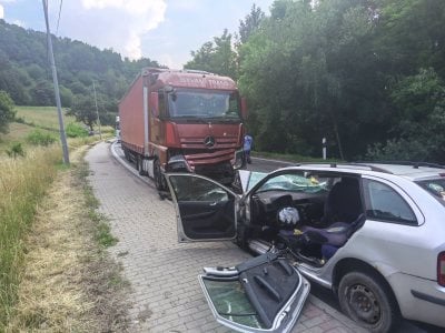 MIMORIADNE TRAGICKÁ zrážka s kamiónom: Zomreli 2 ženy, ďalší sú ranení! Mrazivé detaily a VIDEO