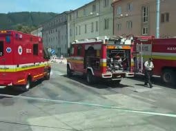POPLACH V CENTRE MESTA Zasahuje množstvo hasičov aj polícia, ulicu opáskovali. VIDEO Vieme, čo sa deje