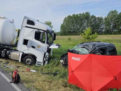 AKTUÁLNE Brutálna zrážka s kamiónom: Vyslali záchranárov, hlásia obeť (†21)! FOTO Cestu uzavreli