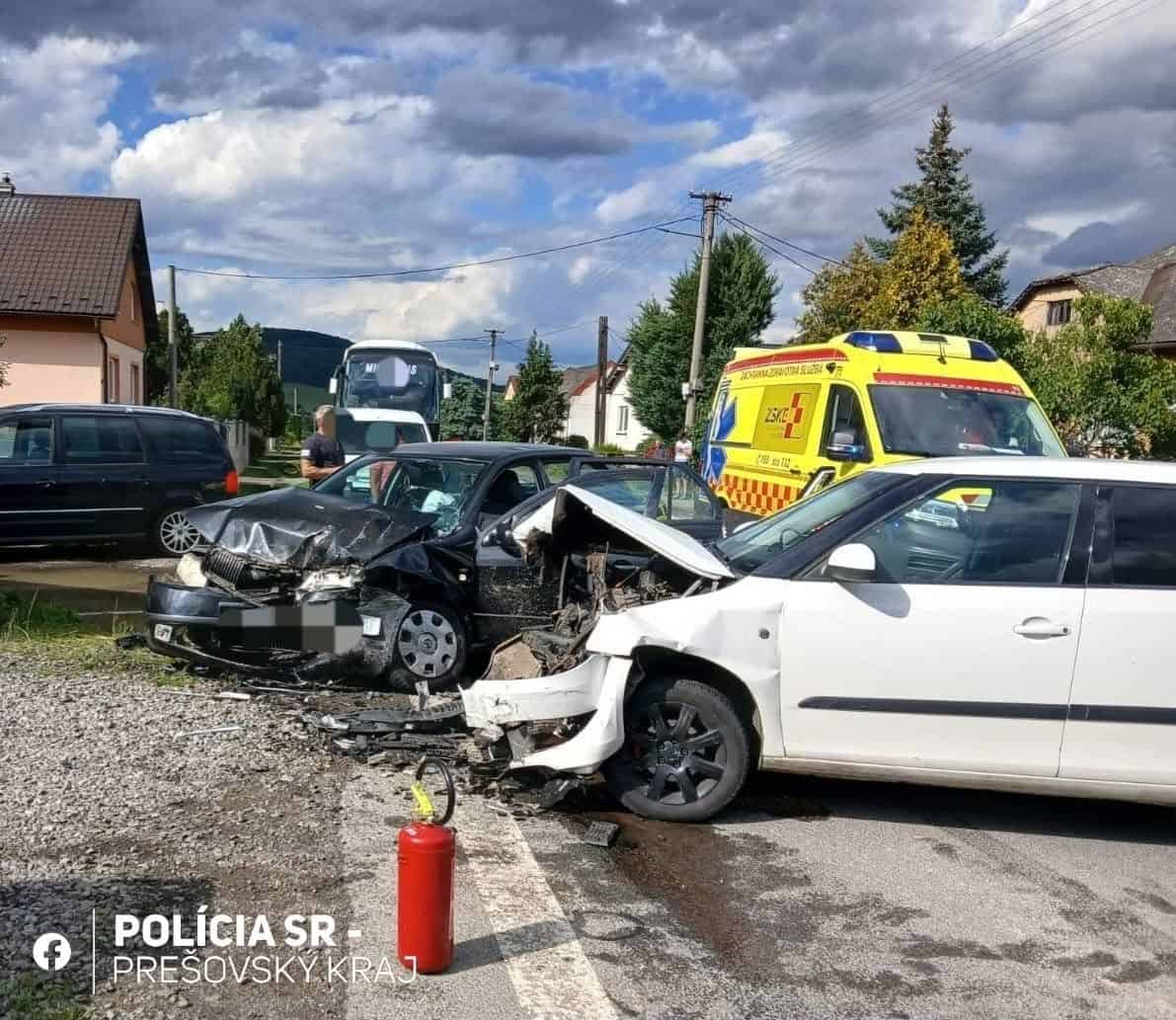 AKTUÁLNE VÁŽNA ZRÁŽKA na hlavnom ťahu: Zasahujú až 3 SANITKY, cestu uzavreli! Prvé FOTO nešťastia