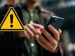 Pozor na novú vlnu podvodných SMS: Polícia varuje pred falošnými odkazmi, hrozí krádež údajov