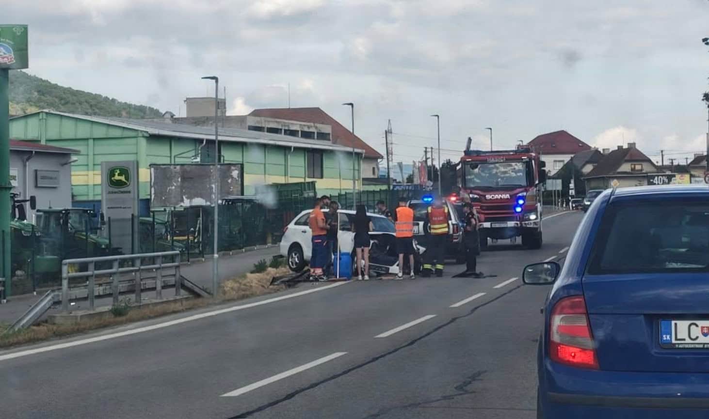 AKTUÁLNE BRUTÁLNY NÁRAZ Motor z auta až vytrhlo! Hlásia zranenia: Mrazivé FOTO zo záchrannej akcie